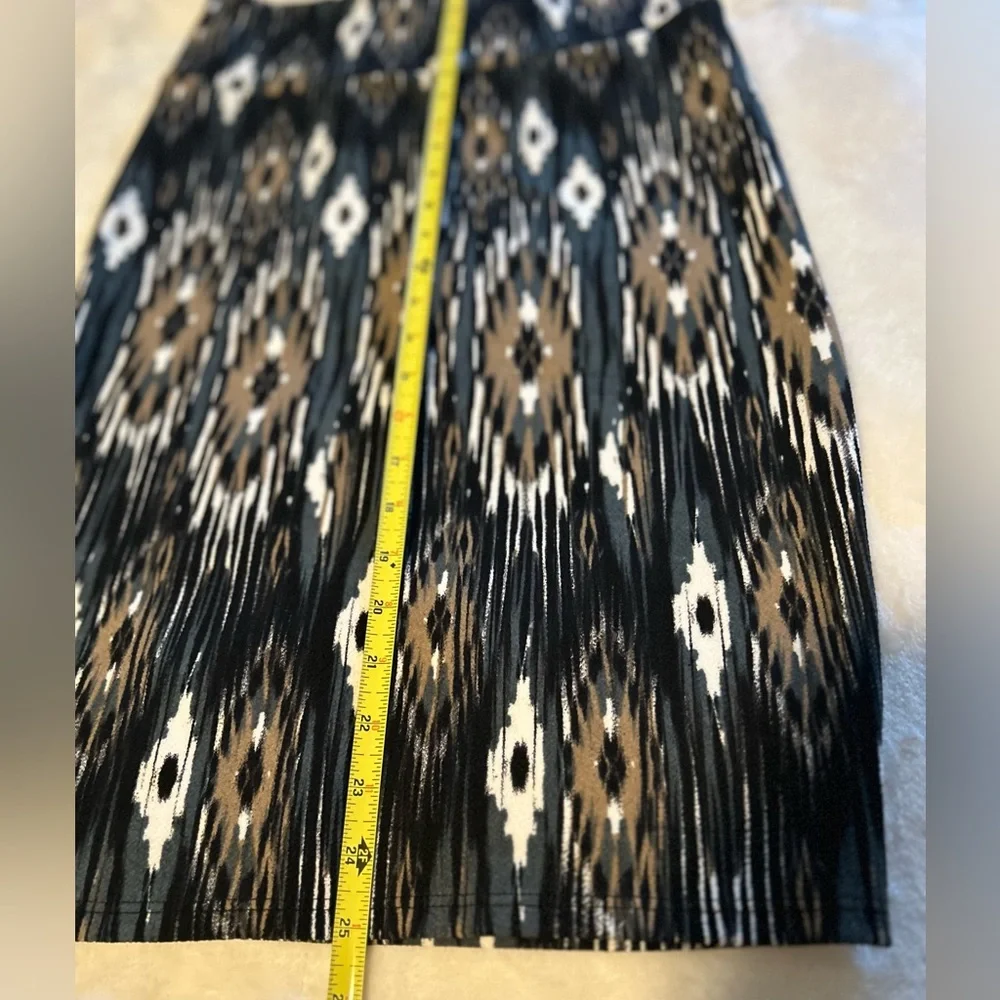 Pencil skirt, stretchy w/ elastic waist band. - Picture 5 of 6